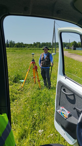 RGK SR1 с RGK SC100 и вехой RGK GLS 25 - комплект GNSS приемника