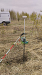 RGK SR1 со смартфоном и вехой - комплект GNSS приемника